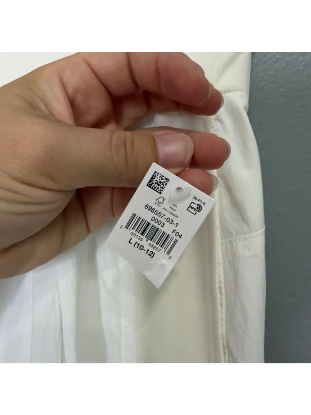 OLD NAVY high waisted crinkle wide leg pants in white size 10/12